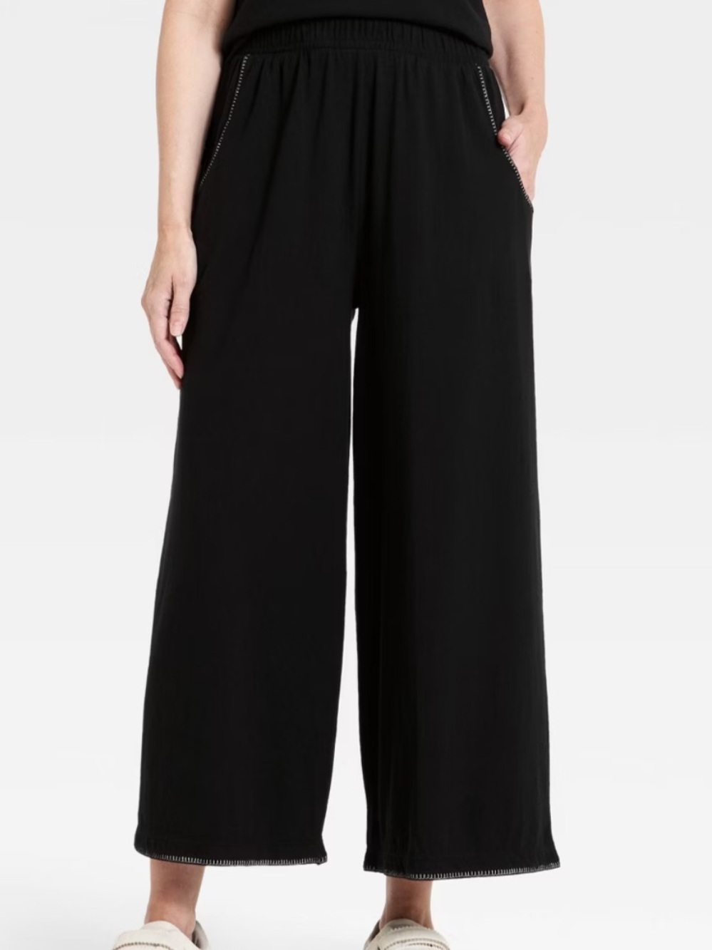 Universal Thread Women's Mid-Rise Wide Crop Leg Jersey Knit Pants Black M
